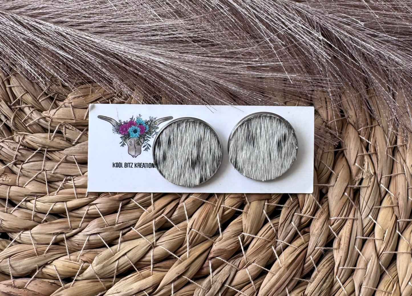 20mm Cowhide Stud