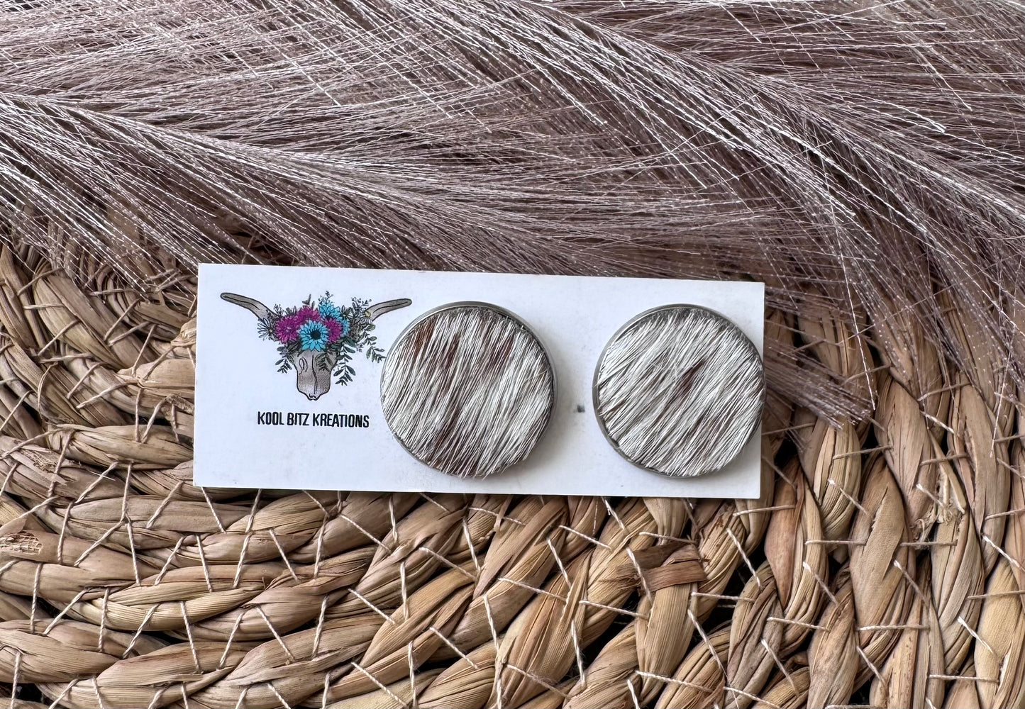 20mm Cowhide Stud
