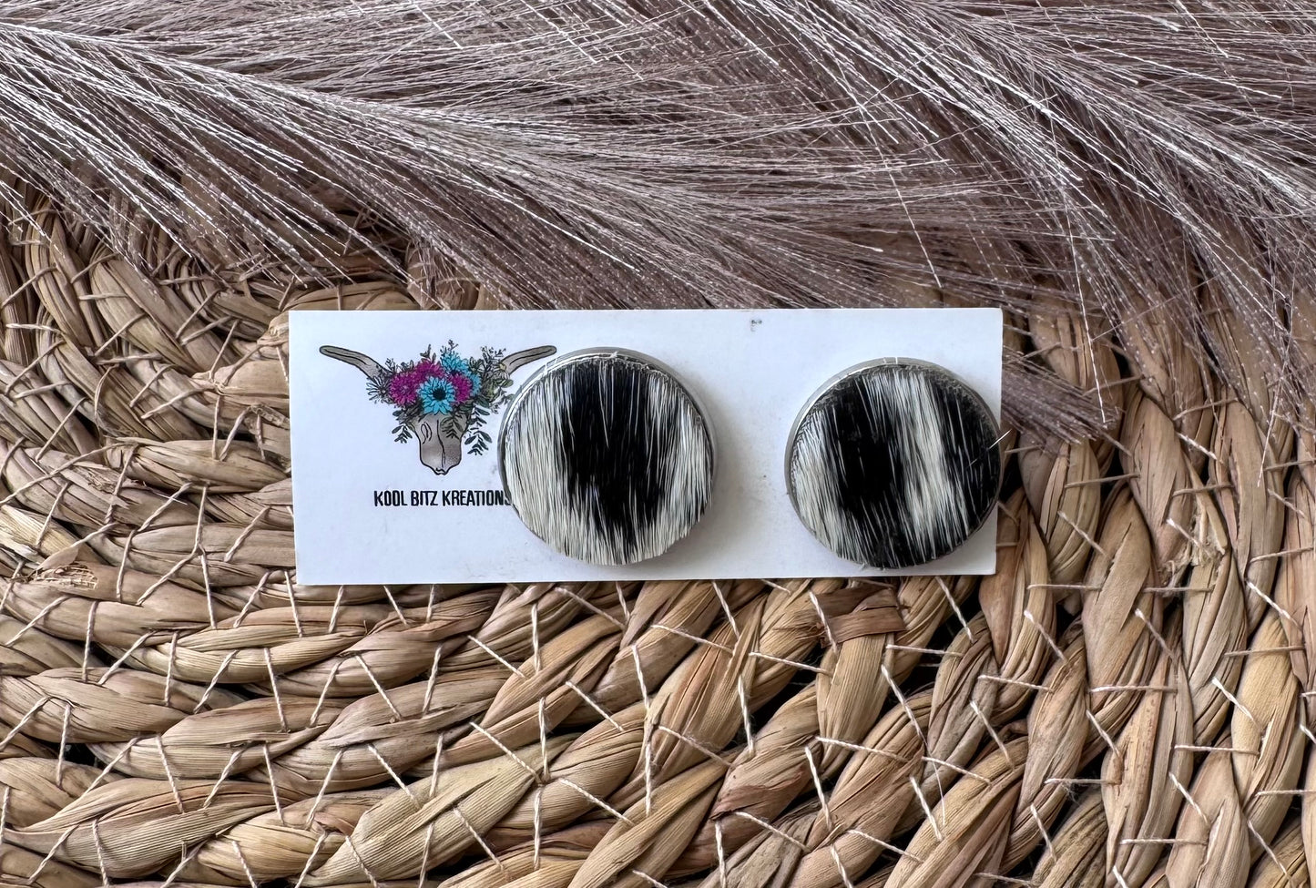 20mm Cowhide Stud
